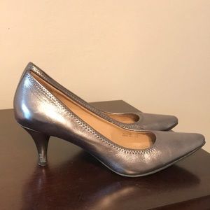 Beautiful silver tahari heels size 8